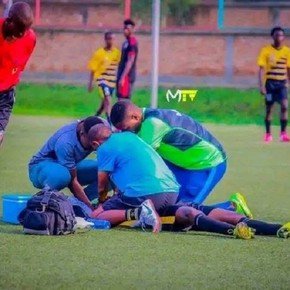 Tragedia en África: un jugador murió en pleno partido tras tragarse una moneda