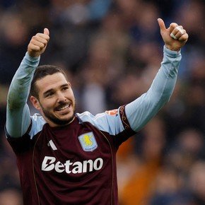 Con una gran atajada del Dibu y un gol agónico de Buendía, el Aston Villa derrotó 2-1 al Arsenal