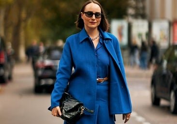 El color azul cerúleo está de moda: cómo lo incluyen las más elegantes y los básicos más bonitos