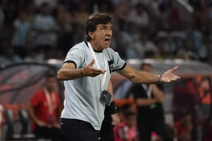 Costas celebró el golazo de Maravilla y se derrumbó en el empate. Foto: Fernando de la Orden CLARIN