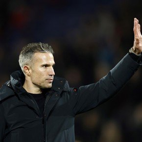 Del cruce con los hinchas a la salida oficial: se termina el ciclo de Van Persie en el Feyenoord