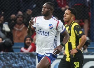 El delantero nigeriano que hizo Inferiores en Central y se convirtió en el héroe de Nacional en la final contra Peñarol