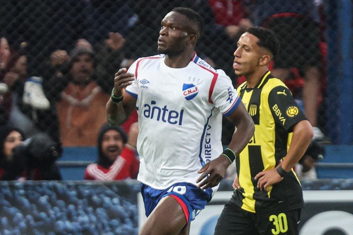 Ebere gritando su gol frente a Peñarol (EFE).