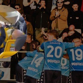 Escándalo en Italia: hinchas y jugadores se enfrentaron en un avión tras un 0-5