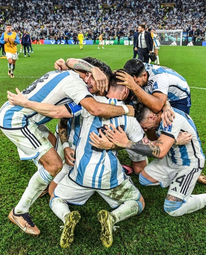 Leandro Paredes recordó Qatar 2022 con dos épicas imágenes.