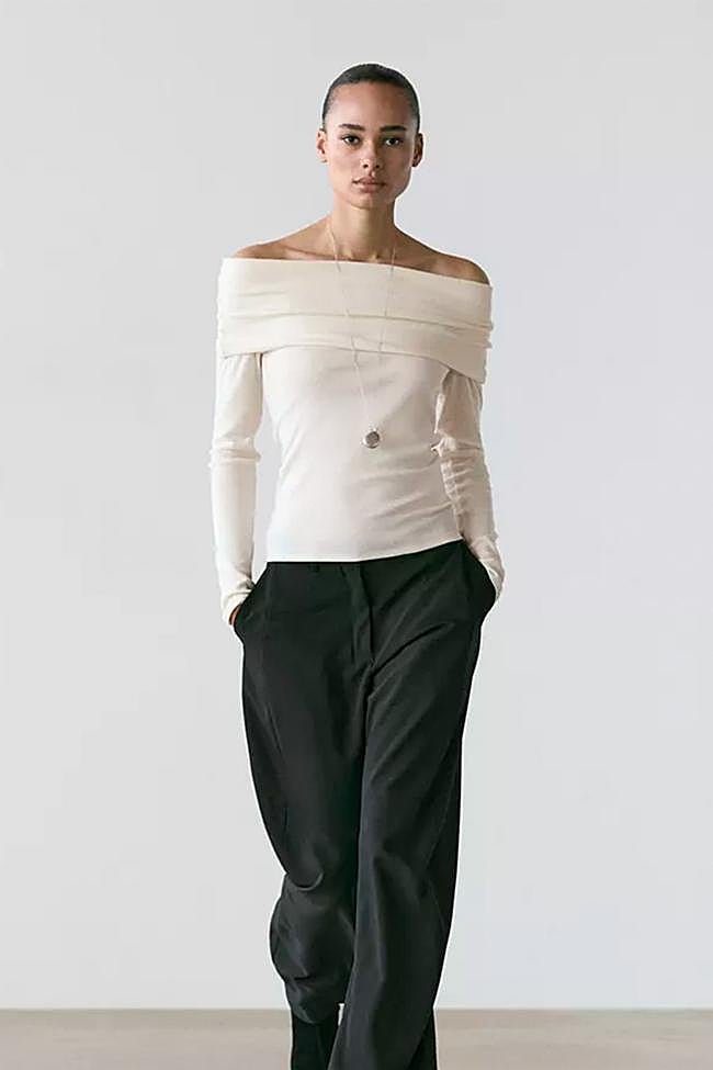 Top escote bardot de Massimo Dutti.