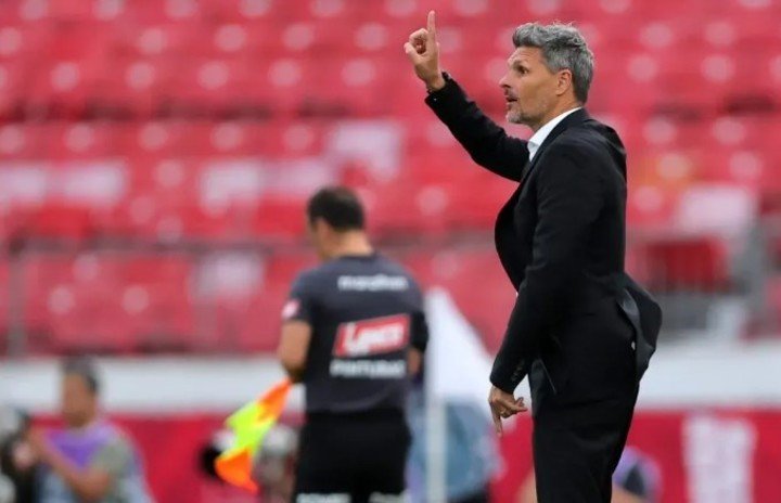 Fernando Ortiz, entrenador de Colo Colo.
Foto: Javier Torres/Photosport