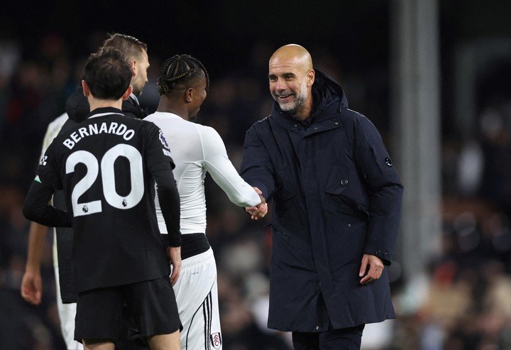 Pep, luego de la victoria ante los Cottagers. (REUTERS/David Klein).