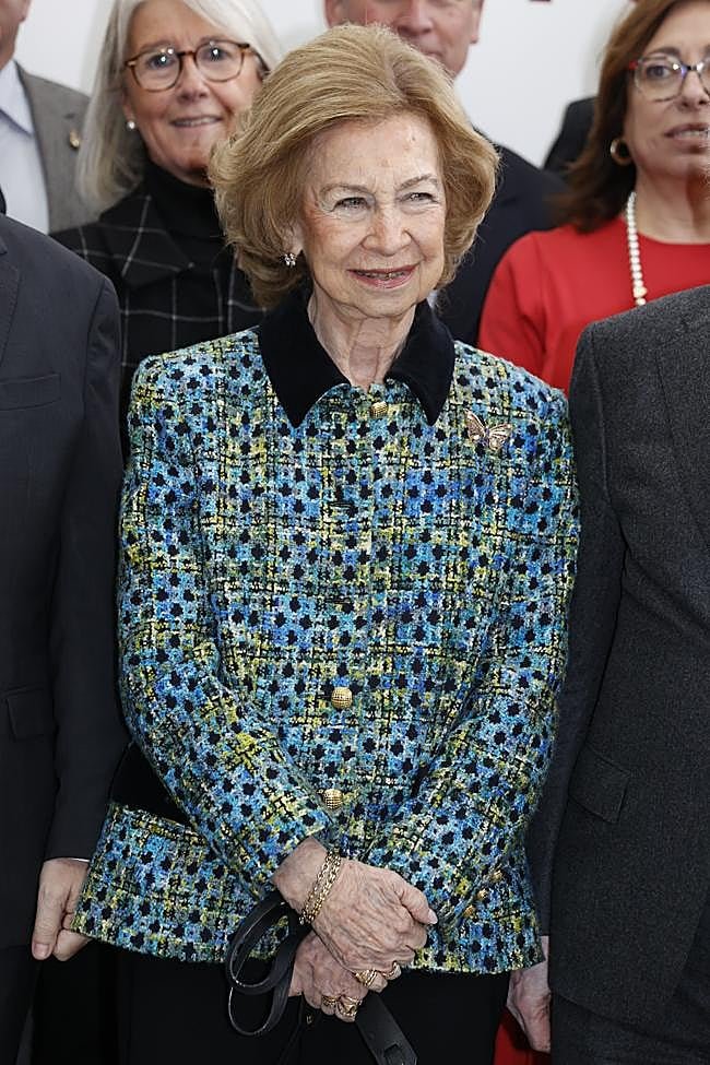 La reina Sofía con un broche en forma de mariposa.