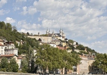 La ciudad francesa que no tiene nada que envidiarle a París: dos colinas, barrio futurista y la más elegante bohemia