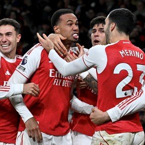 El Arsenal bailó al Aston Villa del Dibu Martínez y se afirma en la punta de la Premier League