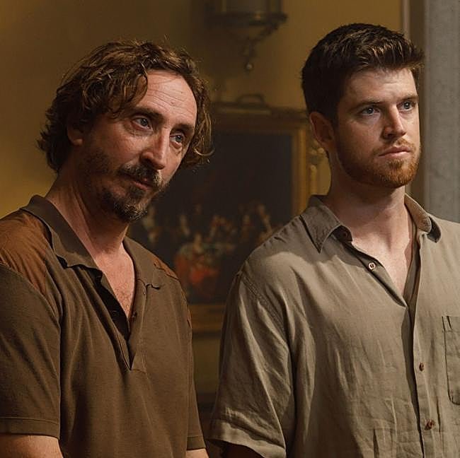 Iván Massagué y Miguel Bernardeu en una imagen del thriller español, Terra Alta.