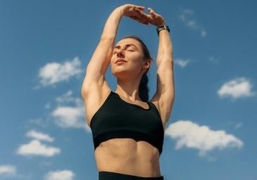 Estiramientos para mejorar tus digestiones a los 50: los mejores ejercicios, posturas y consejos