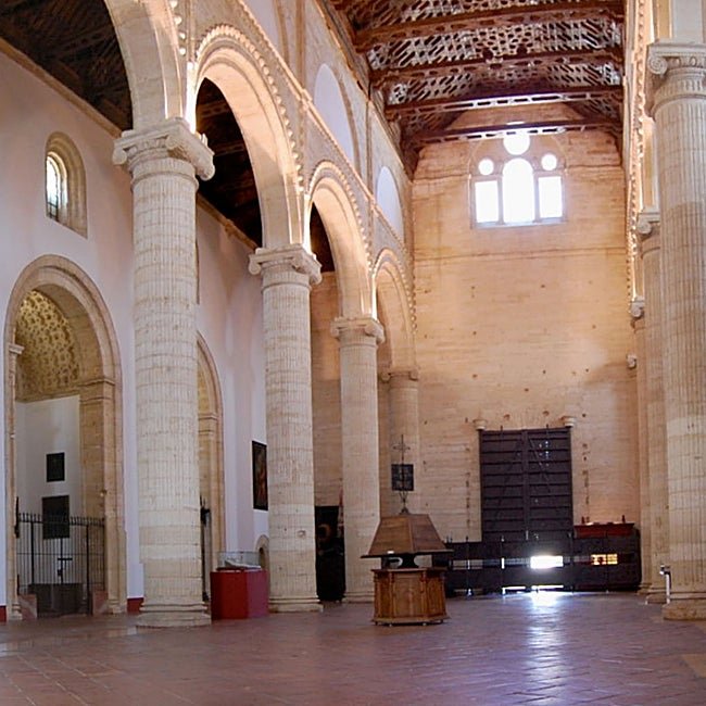 La Real Colegiata de Santa María acoge actualmente conciertos y exposiciones.