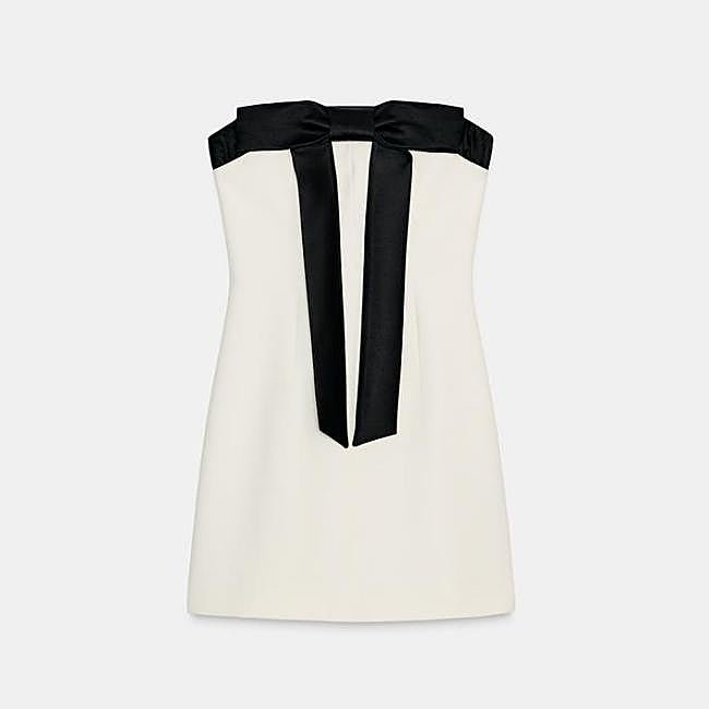 Vestido con escote palabra de honor de Zara (29,95 euros)