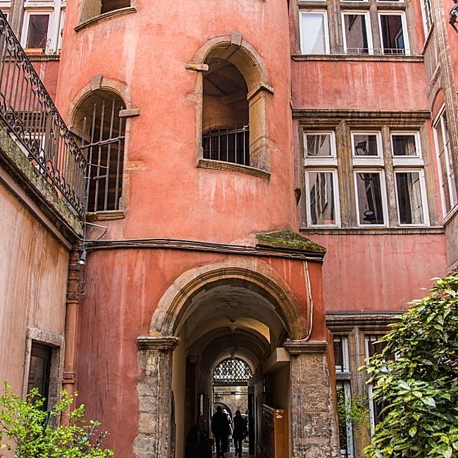 La Torre Rosa es uno de los lugares más pintorescos del Viejo Lyon.