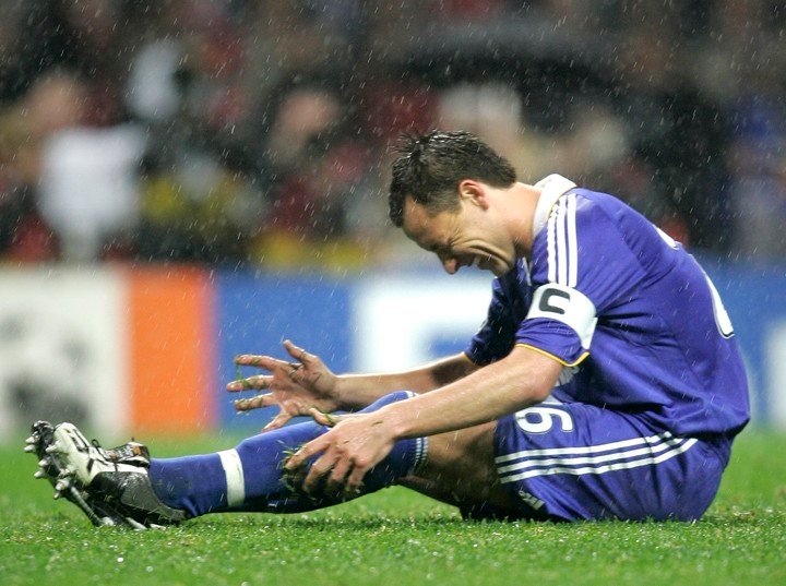 La frustración de Terry cuando erró el penal. (Archivo AP)