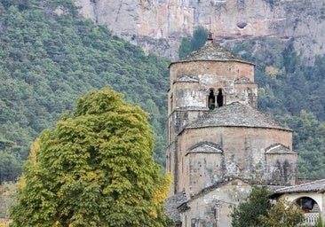 Esta ciudad de Huesca te pondrá a los pies de los Pirineos: lo mejor del románico y un fabuloso monasterio