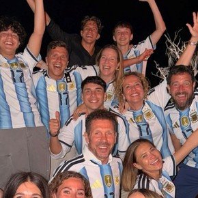Con la camiseta de la Selección y a familia completa: la Navidad especial de los Simeone