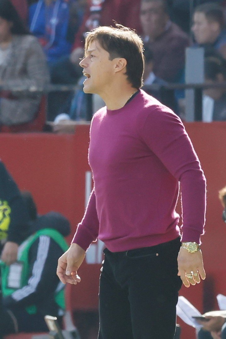 Almeyda tomó aire en Sevilla (EFE).