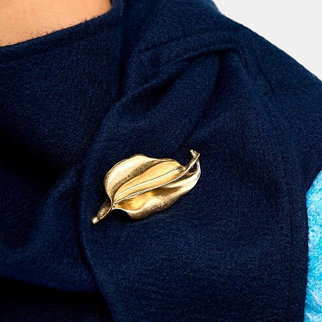 Broche con forma de hoja de Parfois.