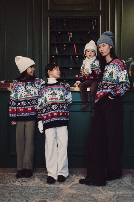 Los jerséis navideños ideales para llevar a juego con tus hijos (y tu mascota) no están en Zara, están en Lefties desde 10 euros