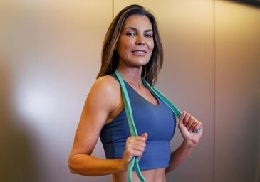 Estiramientos de pecho, el ejercicio más fácil para mejorar postura y circulación a los 50