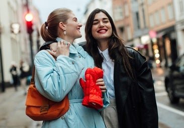 Cómo combinar los colores neutros para huir de looks aburridos este invierno