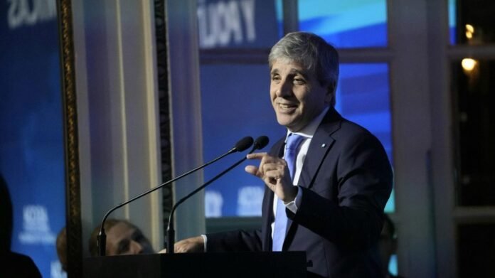 Luis Caputo anunció un superávit financiero de $600