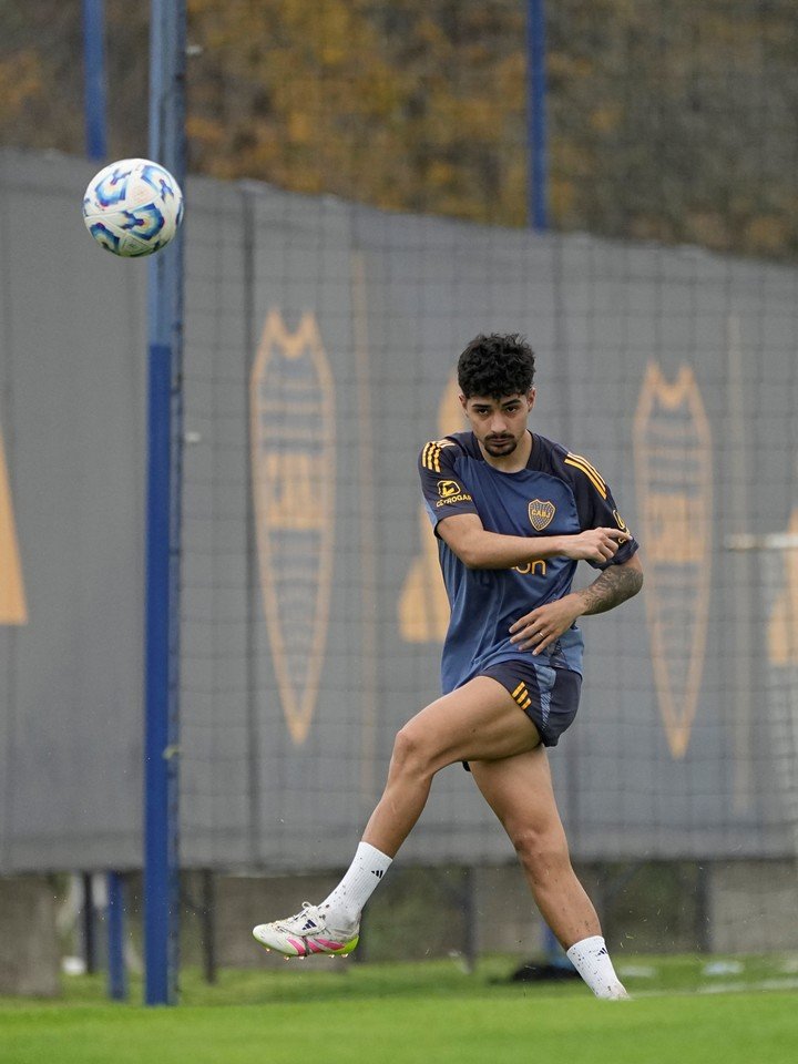 Williams Alarcón, en un entrenamiento de Boca.