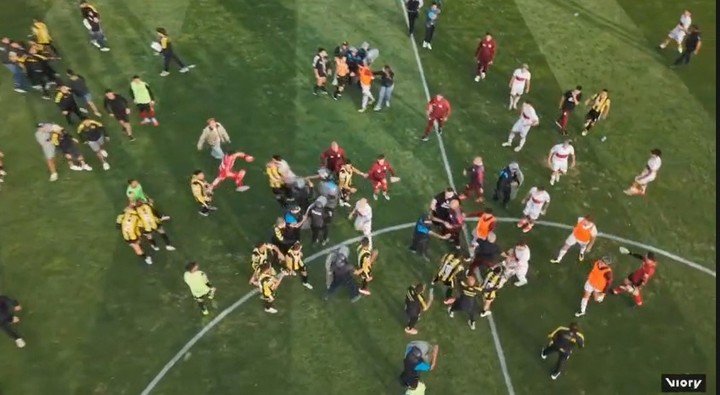 El partido con polémica entre Deportivo Madryn y Morón