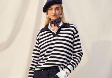 Todas las chicas elegantes llevan suéteres en V sobre camisas: te enseñamos cómo hacerlo