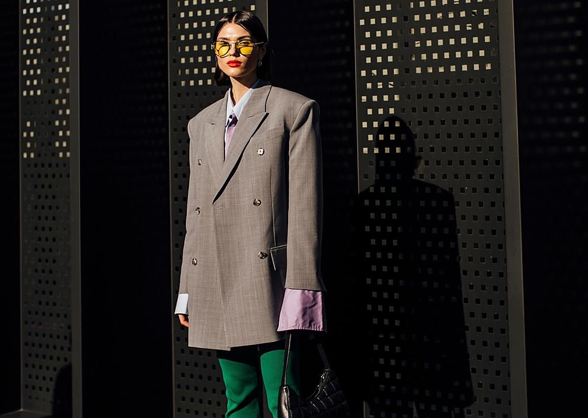 Imagen secundaria 1 - Pantalón verde con blazer.