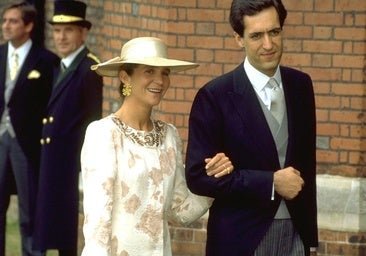 Cuando la infanta Elena fue la mejor vestida de la boda de Marie-Chantal Miller y Pablo de Grecia: su look, 30 años después