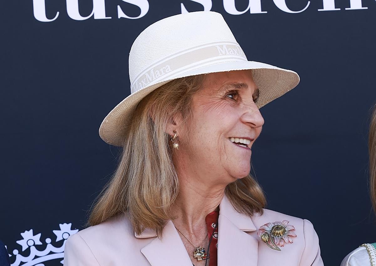 Imagen secundaria 1 - Por qué la infanta Elena siempre lleva este sombrero: «Siempre lo ha usado la aristocracia»