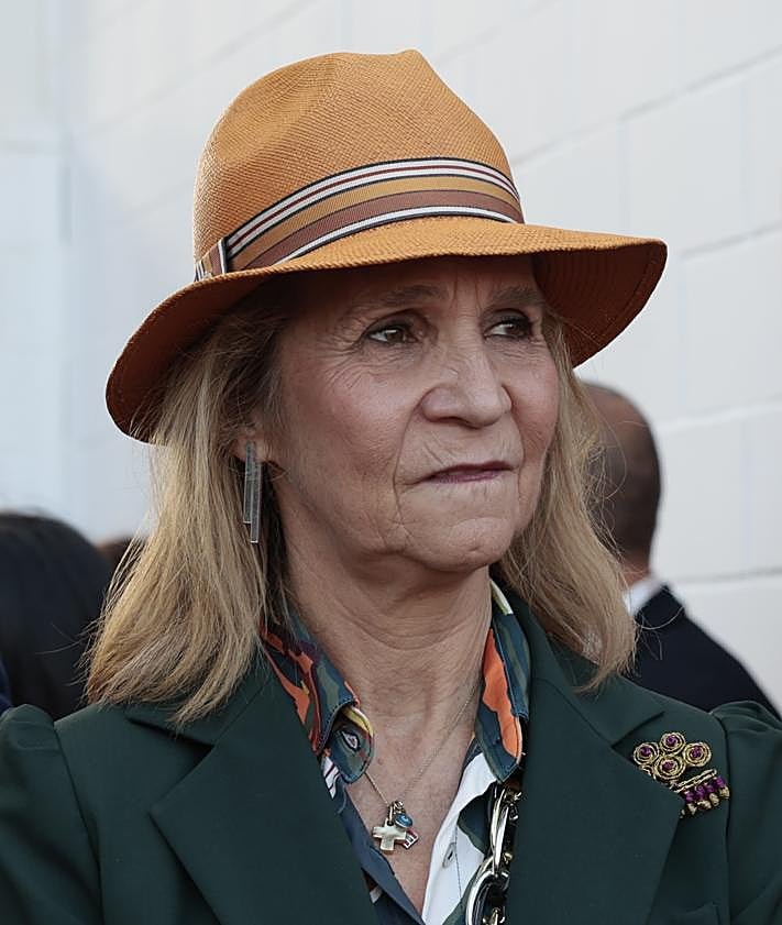 Imagen secundaria 2 - Por qué la infanta Elena siempre lleva este sombrero: «Siempre lo ha usado la aristocracia»