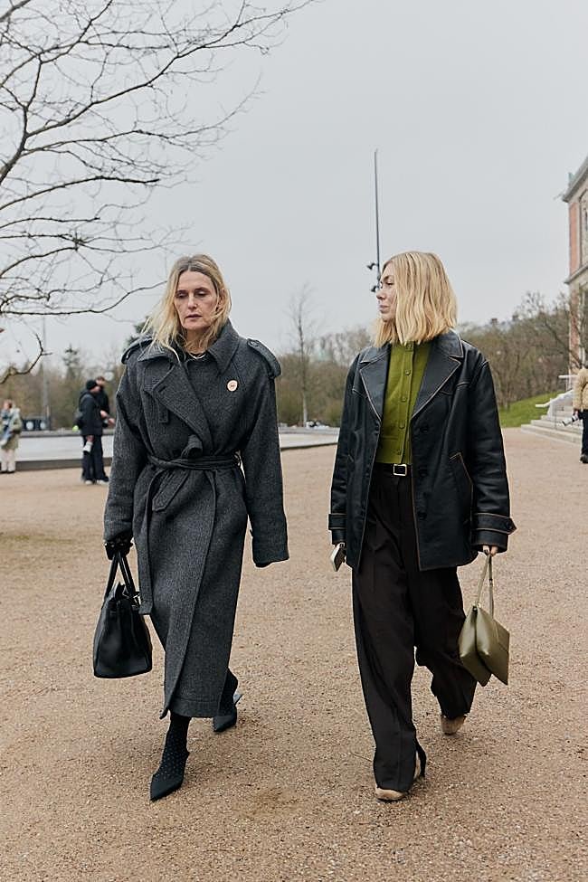 Dos looks de invierno con prendas atemporales y pequeños detalles tendencia.