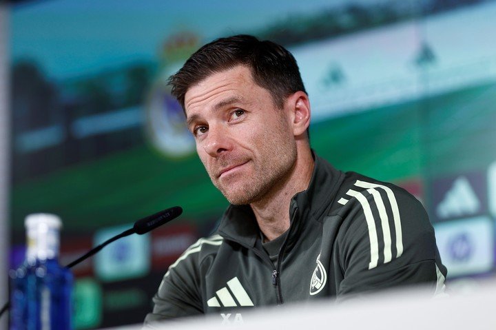 Xabi Alonso en conferencia. (EFE) 