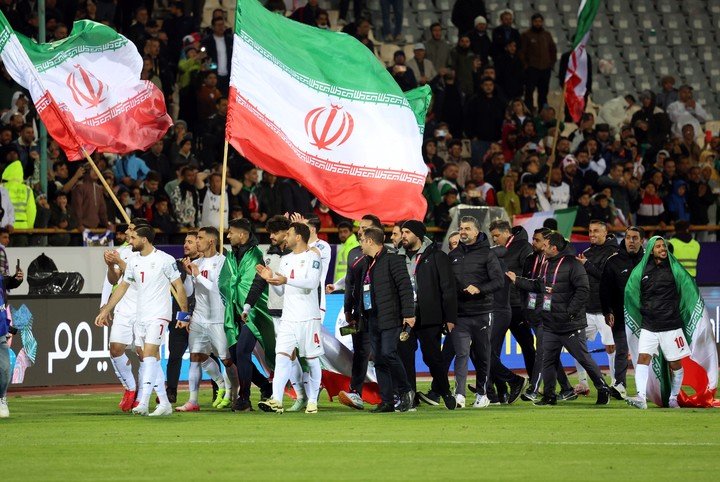 Jugadores de Irán celebran la clasificación al Mundial. (EFE)