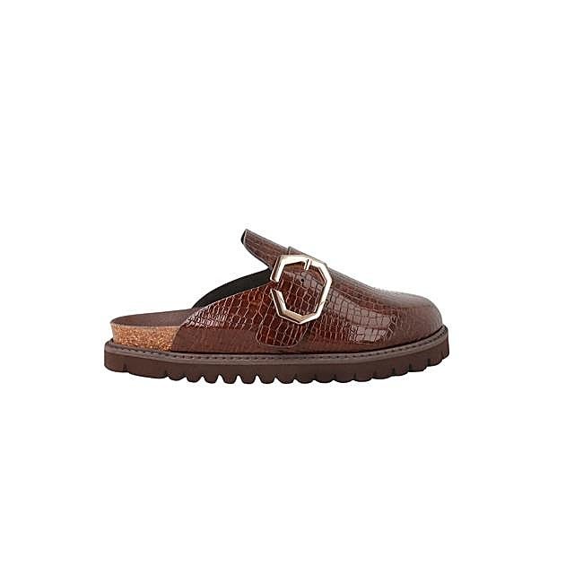 Zuecos en piel vegana y color marrón de Genuins.