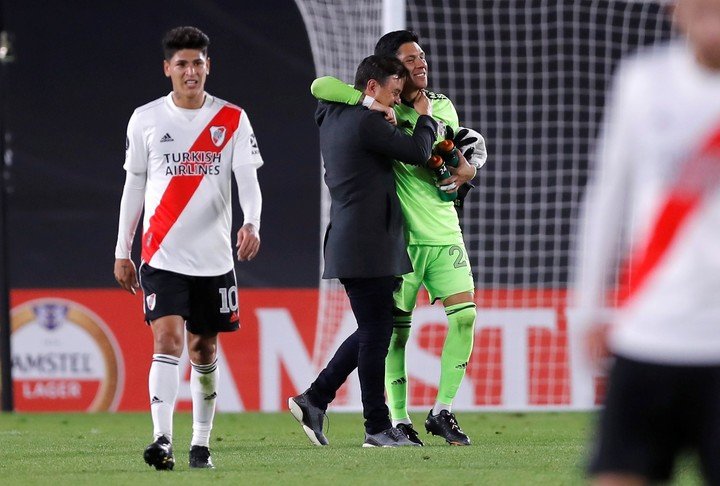 Enzo Pérez y Gallardo en una noche histórica. REUTERS.