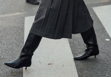 Todas las escandinavas llevan kitten boots, las más cómodas del invierno 2025