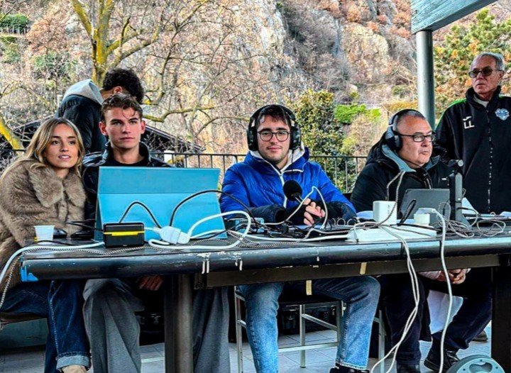 Nico Paz junto a su novia.