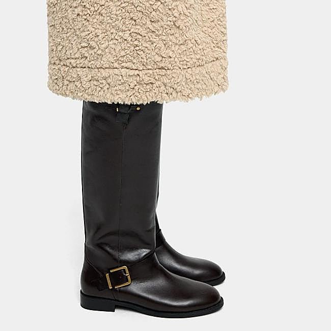 Botas altas de piel con hebillas (119,99€)
