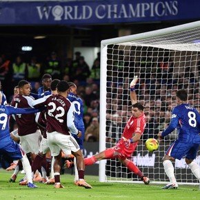 Floja respuesta de Dibu y el Chelsea de Enzo y Garnacho le gana al Aston Villa