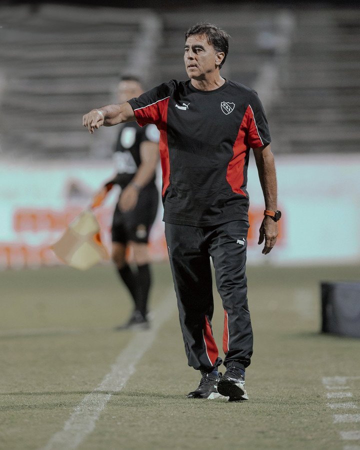 Gustavo Quinteros tendrá su 11 ideal para el estreno. (Foto: Prensa Independiente)