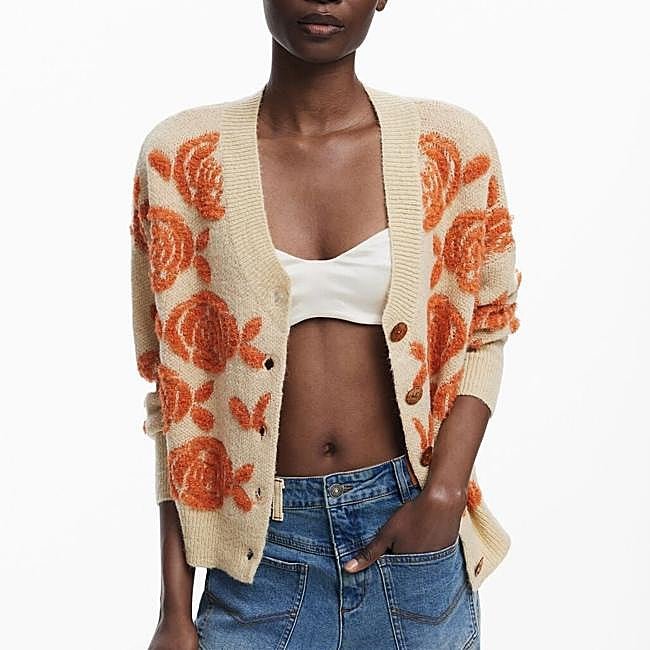 Cárdigan estampado con flores de Desigual, 49,97 euros.