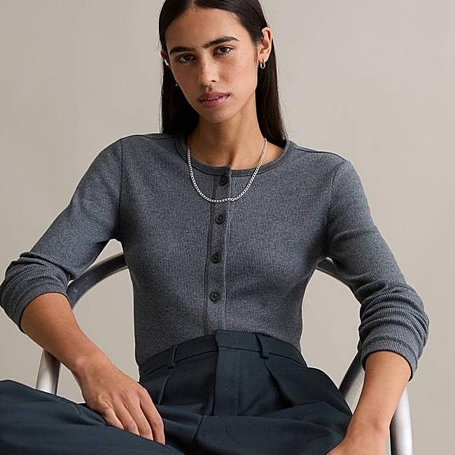Cárdigan gris ajustado de canalé de Marc O'Polo, 74,95 euros.