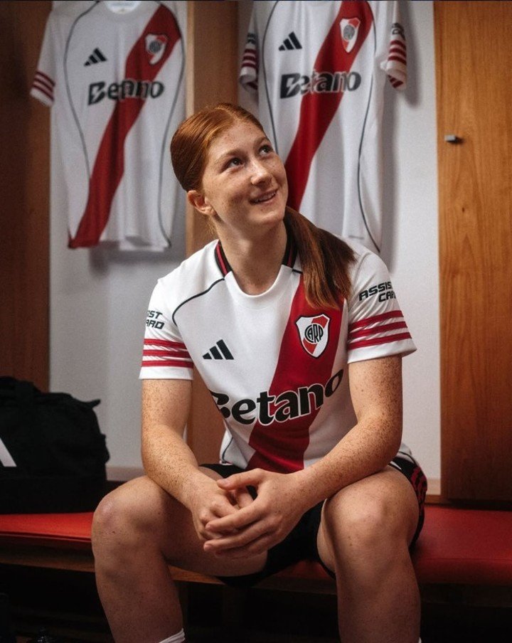 Annika Paz con la de River.