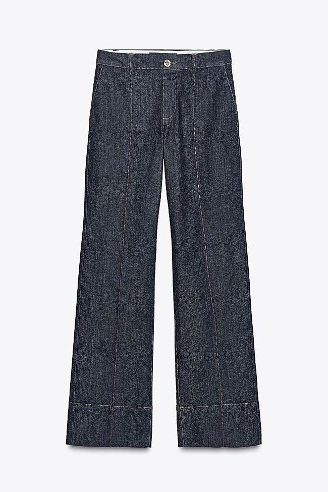 Vaqueros oscuros de Zara (29,99 euros)